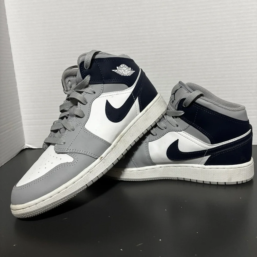Nike Air Jordan 1 Mid White/Grey/Midnight Navy Blue DQ8423-104 Size 7Y